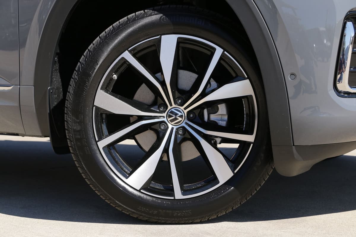 2026 Volkswagen Atlas Cross Sport - Image 2