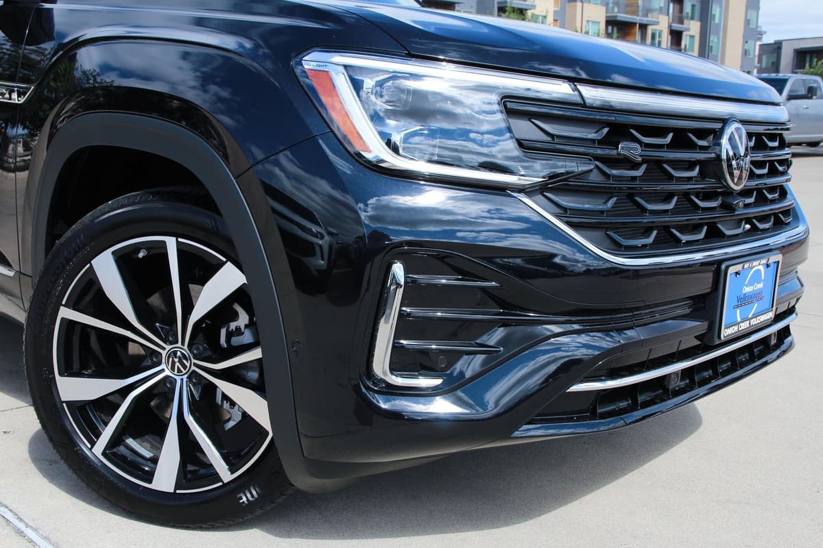 2026 Volkswagen Atlas Cross Sport - Image 2