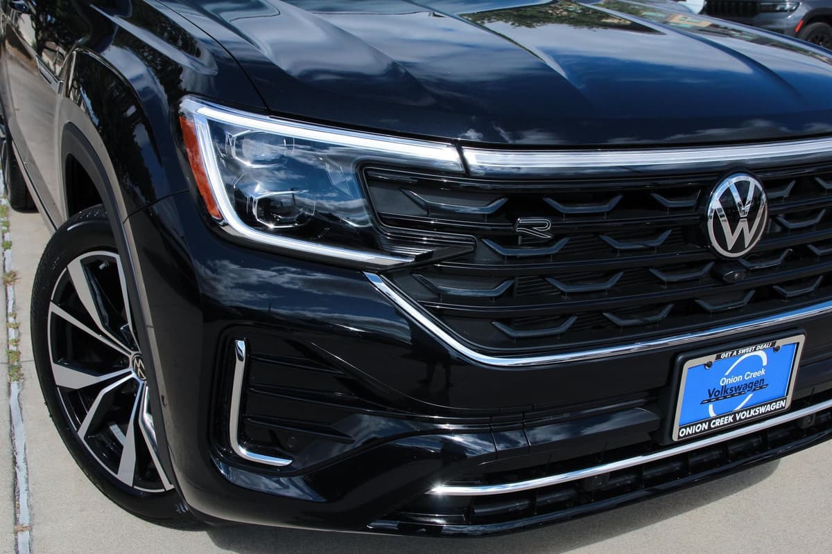 2026 Volkswagen Atlas Cross Sport - Image 3