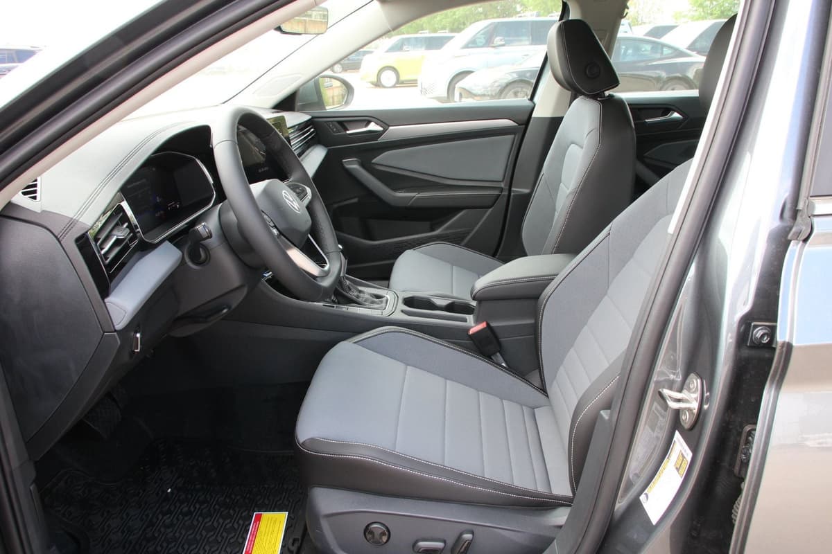 2026 Volkswagen Jetta - Image 2