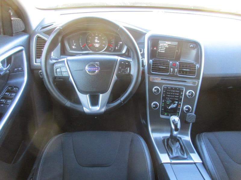 2016 Volvo XC60 - Image 8
