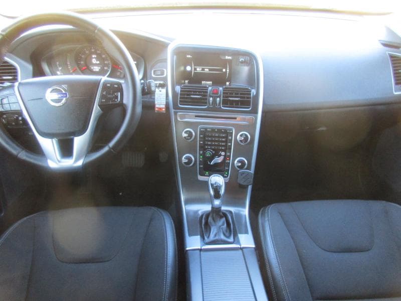 2016 Volvo XC60 - Image 9