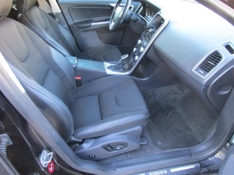 2016 Volvo XC60 - Image 31