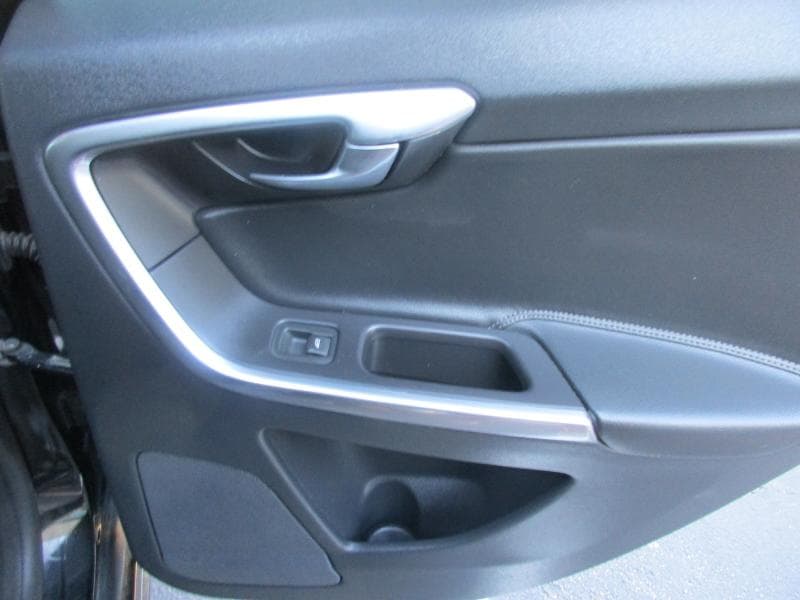 2016 Volvo XC60 - Image 33