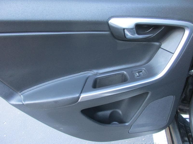 2016 Volvo XC60 - Image 34