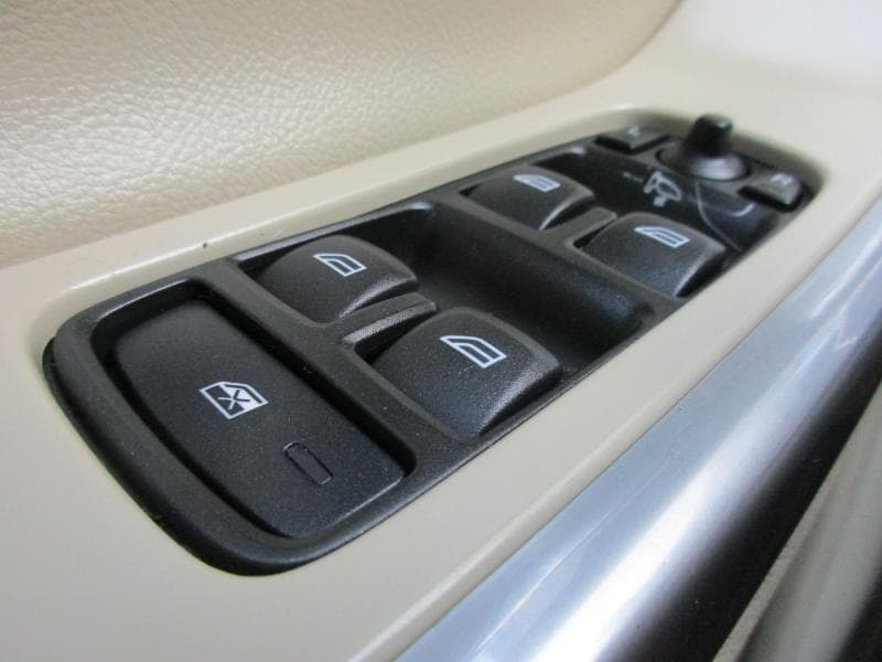 2015 Volvo XC60 - Image 25