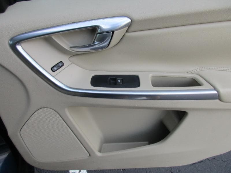 2015 Volvo XC60 - Image 35