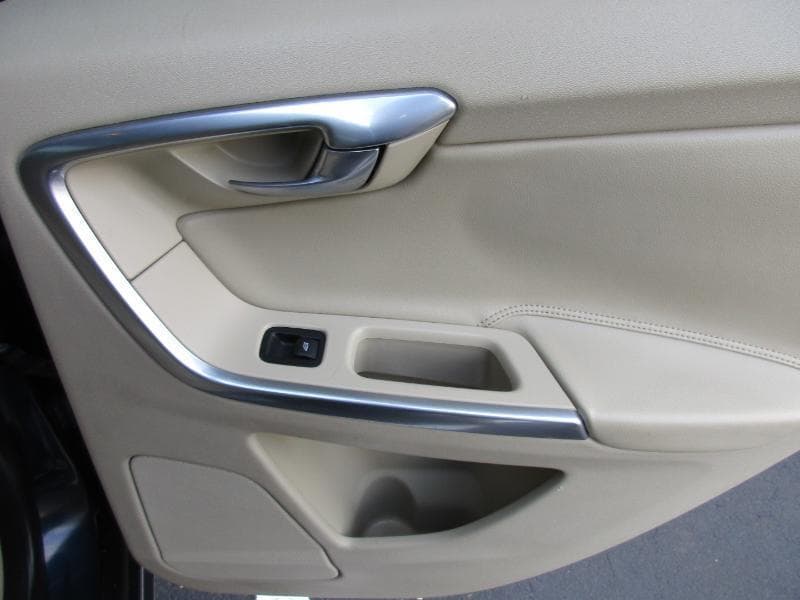 2015 Volvo XC60 - Image 36