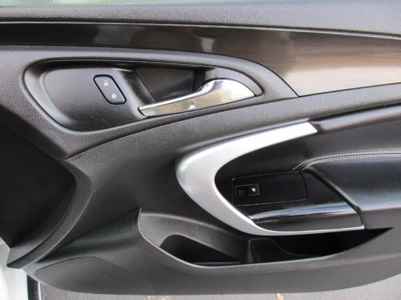 2016 Buick Regal - Image 31