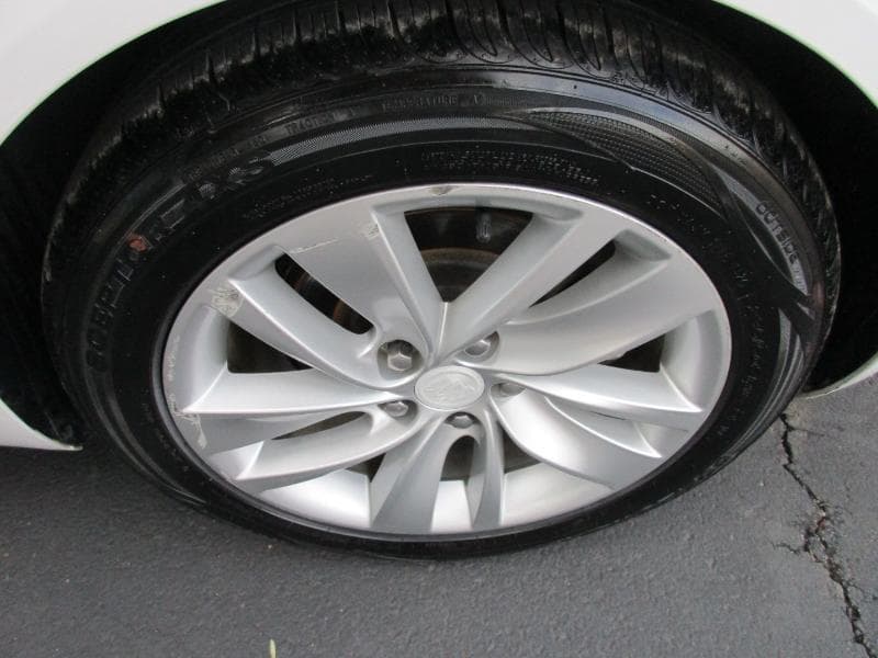 2016 Buick Regal - Image 35