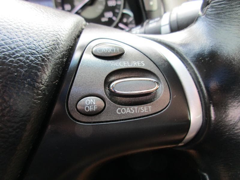 2012 INFINITI M37 - Image 19