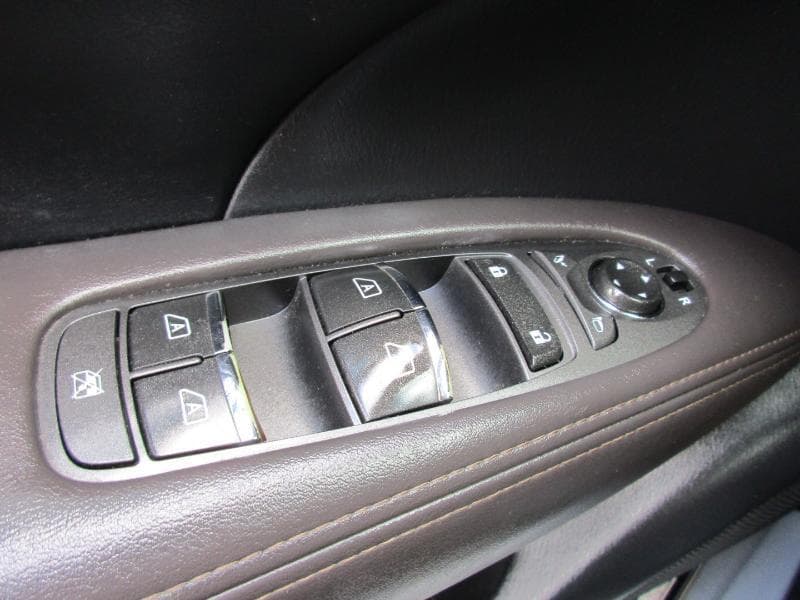 2012 INFINITI M37 - Image 26