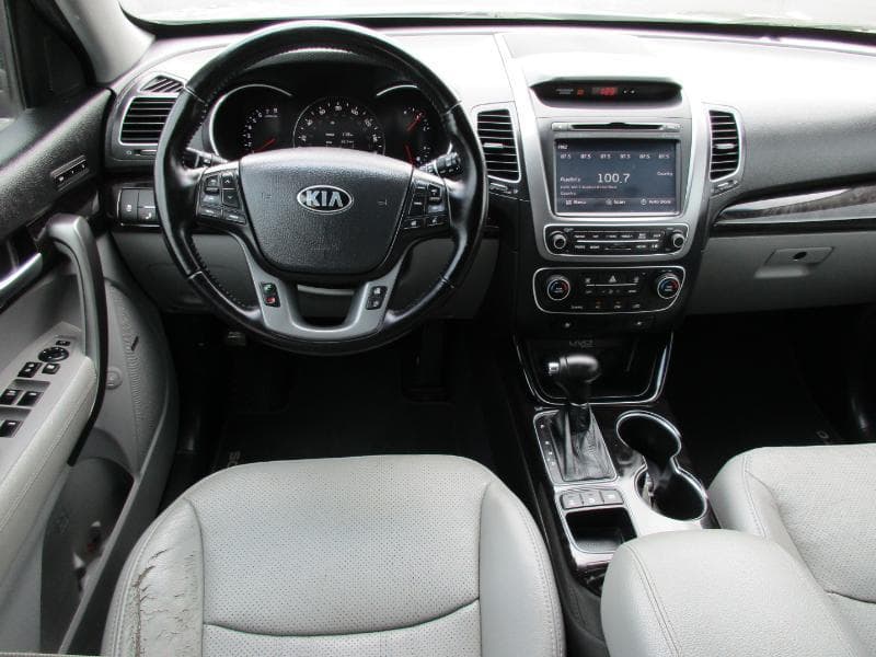 2014 KIA Sorento - Image 10