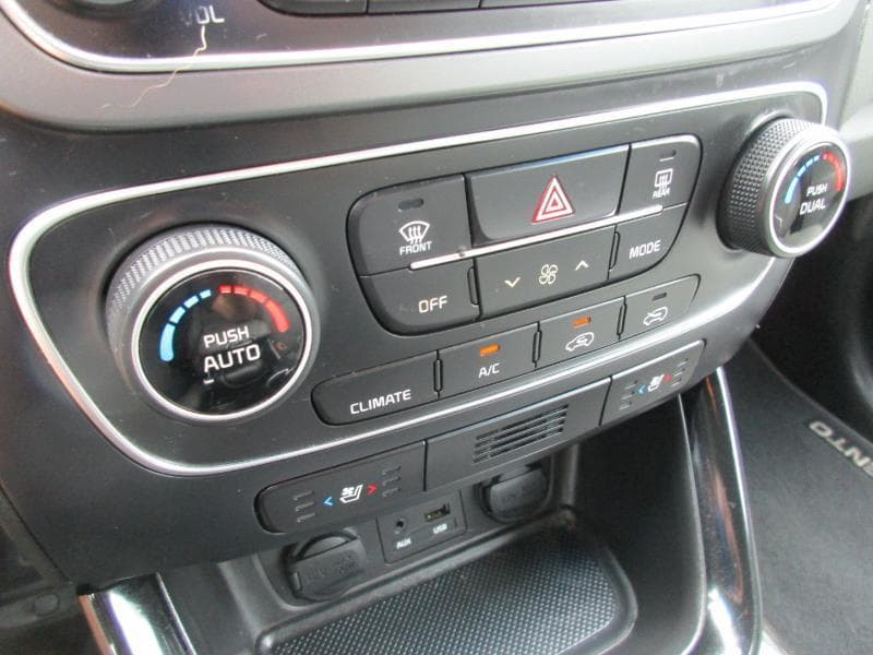 2014 KIA Sorento - Image 25