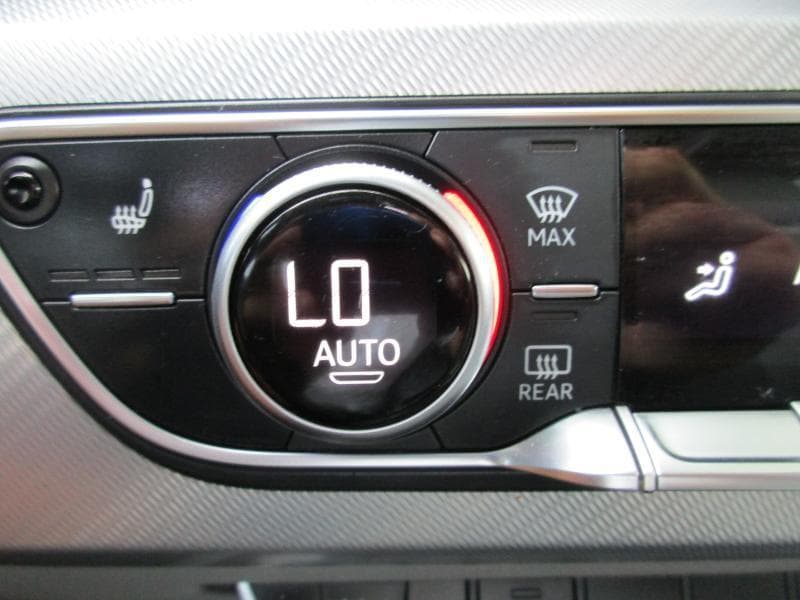 2018 AUDI A4 - Image 18