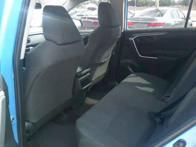 2019 Toyota RAV4 - Image 10