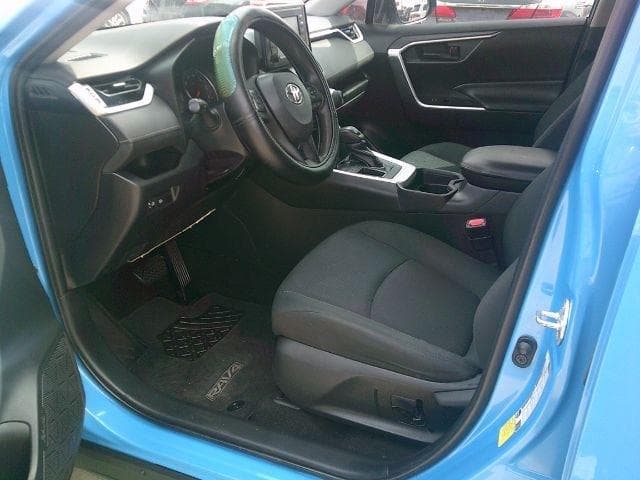 2019 Toyota RAV4 - Image 12