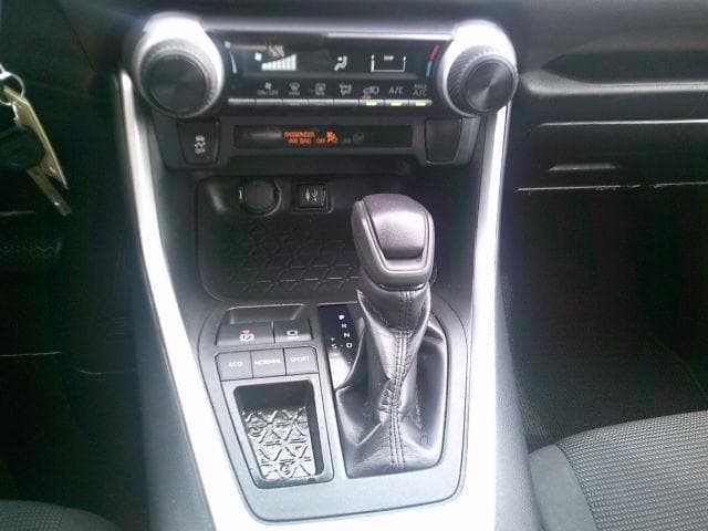 2019 Toyota RAV4 - Image 17