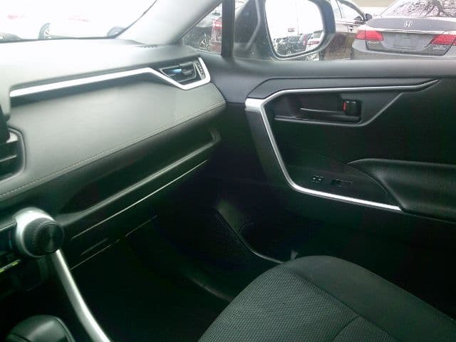 2019 Toyota RAV4 - Image 18