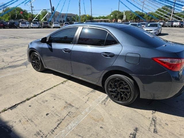 2017 TOYOTA Corolla - Image 3