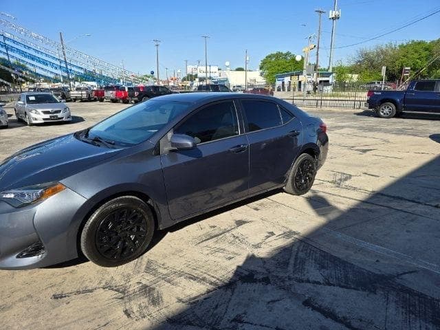 2017 TOYOTA Corolla - Image 4