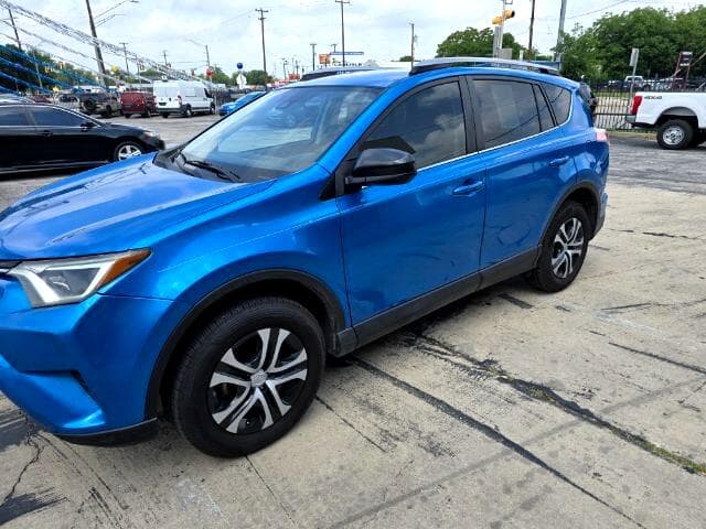 2018 TOYOTA RAV4 - Image 1