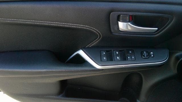 2016 Toyota Camry - Image 13