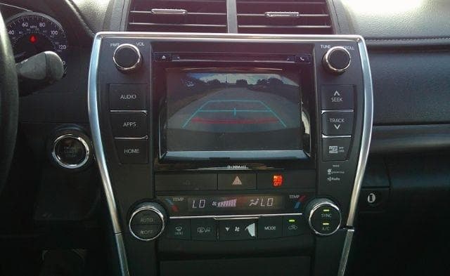 2016 Toyota Camry - Image 18