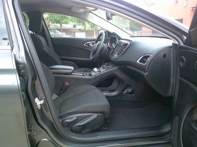 2016 CHRYSLER 200 - Image 6