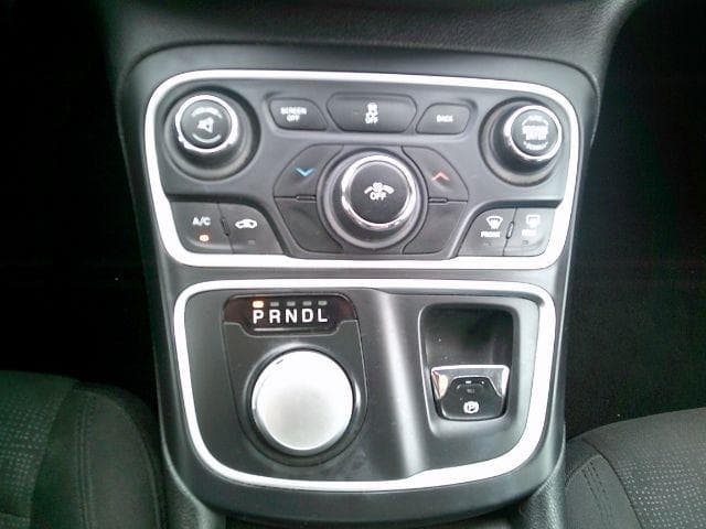 2016 CHRYSLER 200 - Image 16