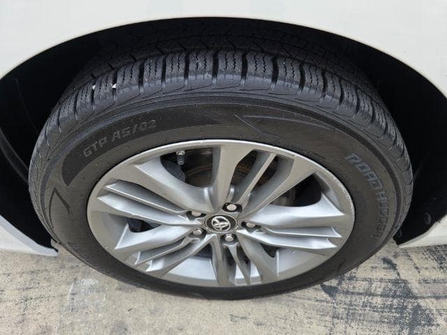 2017 TOYOTA Camry - Image 14