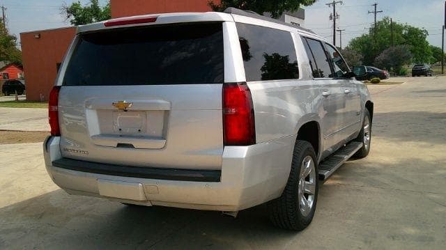 2018 CHEVROLET Suburban - Image 3