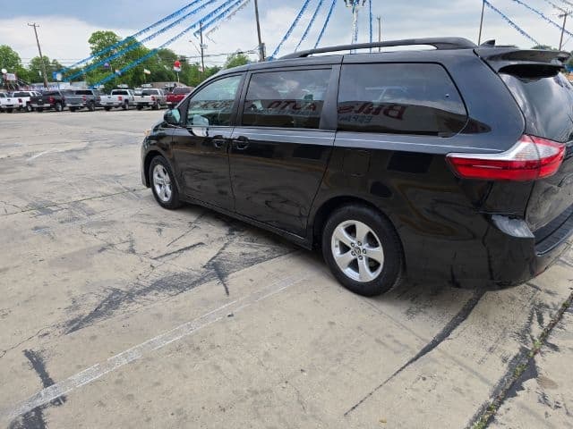 2018 Toyota Sienna - Image 4
