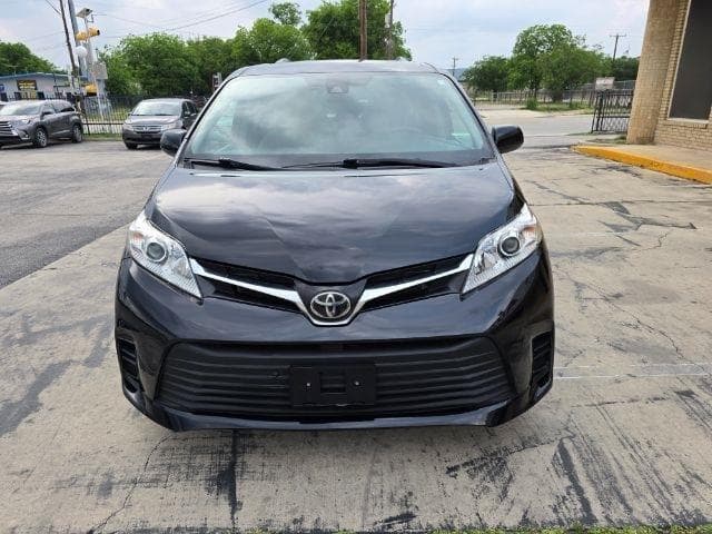 2018 Toyota Sienna - Image 5