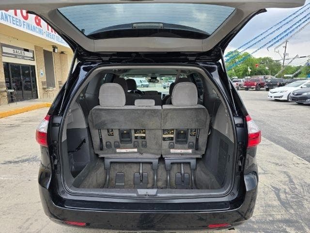 2018 Toyota Sienna - Image 6