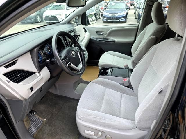 2018 Toyota Sienna - Image 7