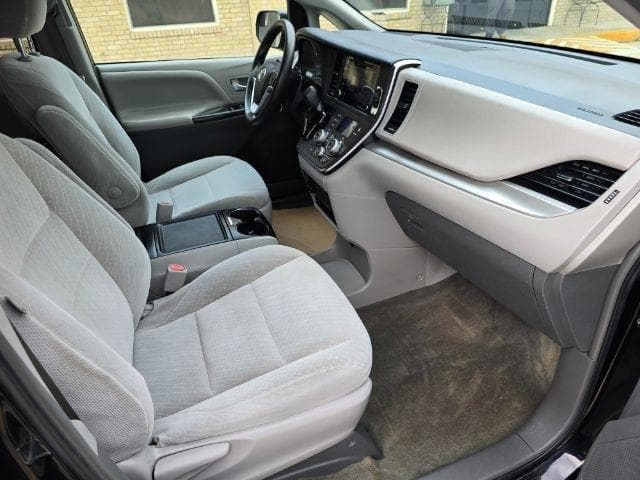2018 Toyota Sienna - Image 8