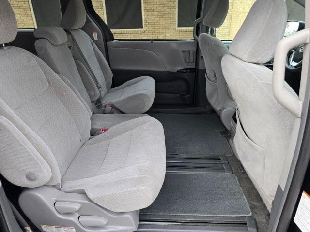 2018 Toyota Sienna - Image 9