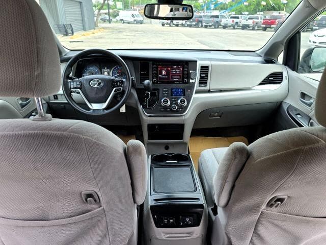 2018 Toyota Sienna - Image 12