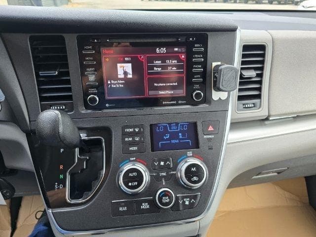 2018 Toyota Sienna - Image 18