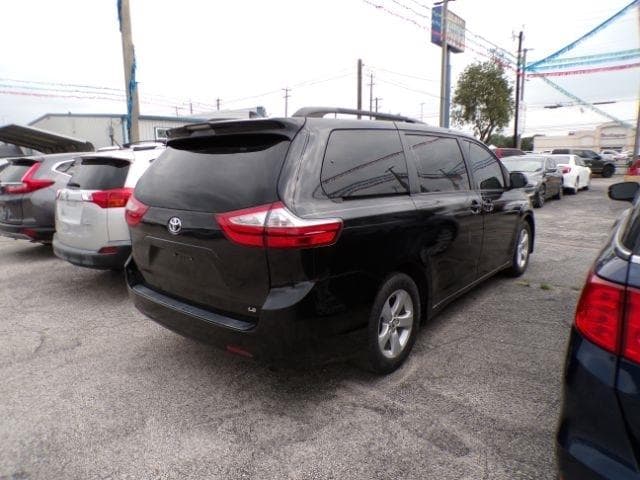 2018 TOYOTA Sienna - Image 2