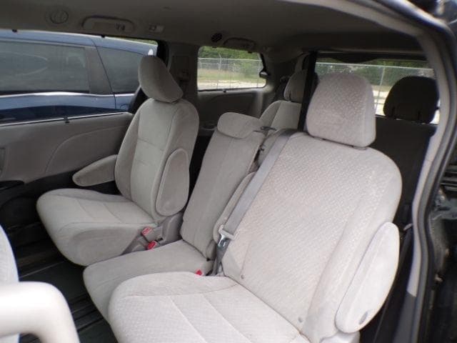 2018 TOYOTA Sienna - Image 4