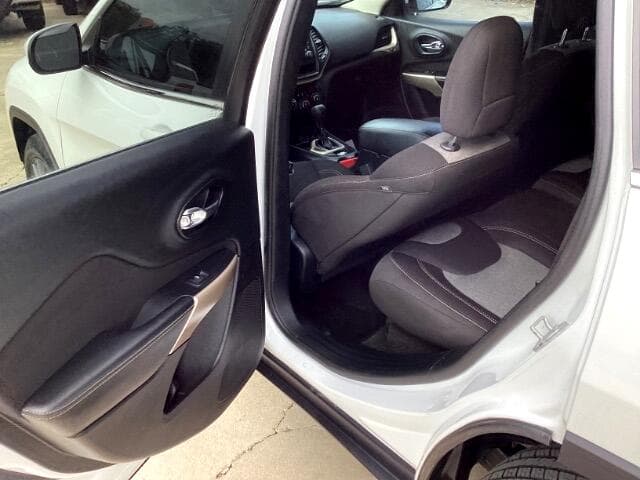 2018 Jeep Cherokee - Image 10