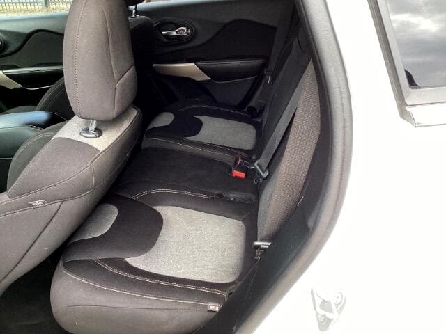 2018 Jeep Cherokee - Image 11