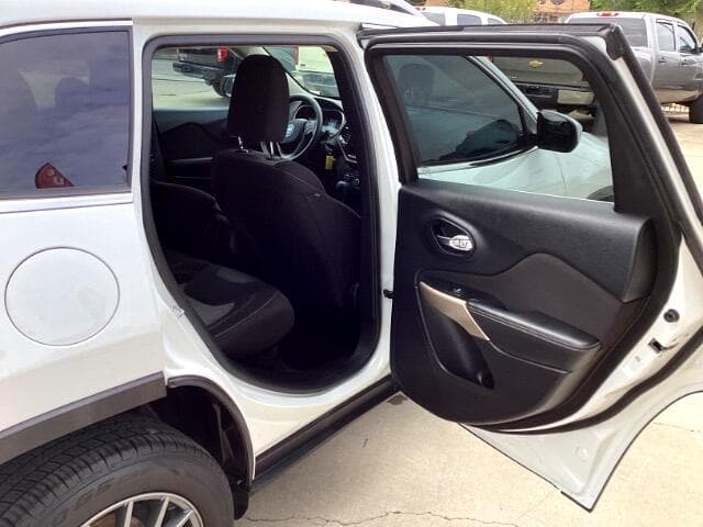 2018 Jeep Cherokee - Image 14