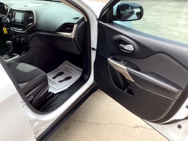 2018 Jeep Cherokee - Image 16