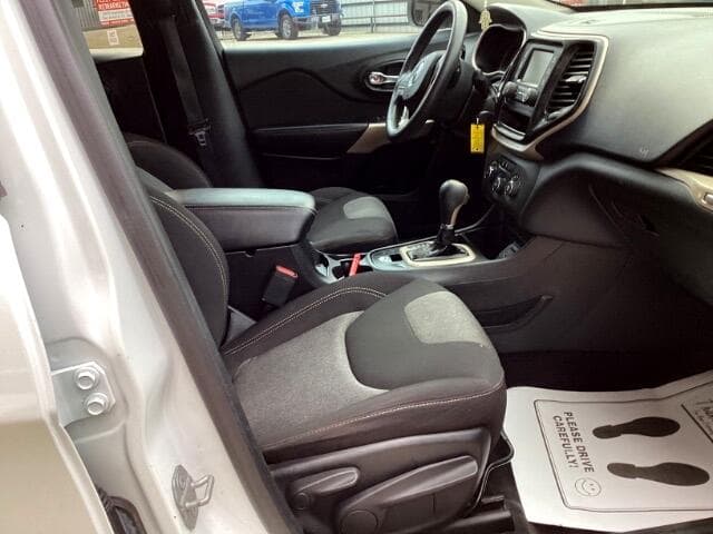 2018 Jeep Cherokee - Image 17