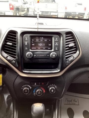 2018 Jeep Cherokee - Image 19