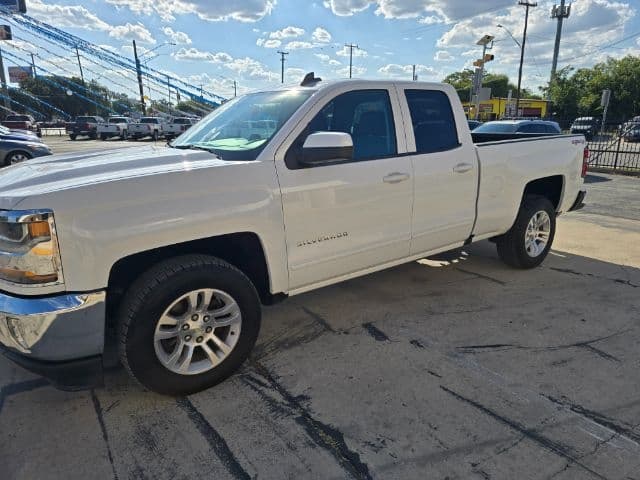 2017 CHEVROLET Silverado - Image 1