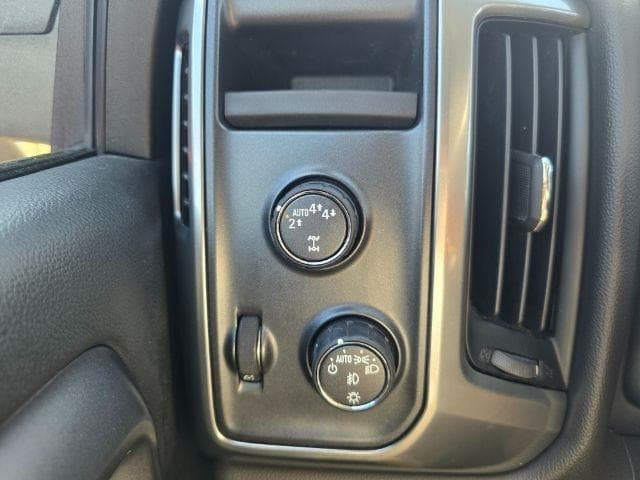 2017 CHEVROLET Silverado - Image 12